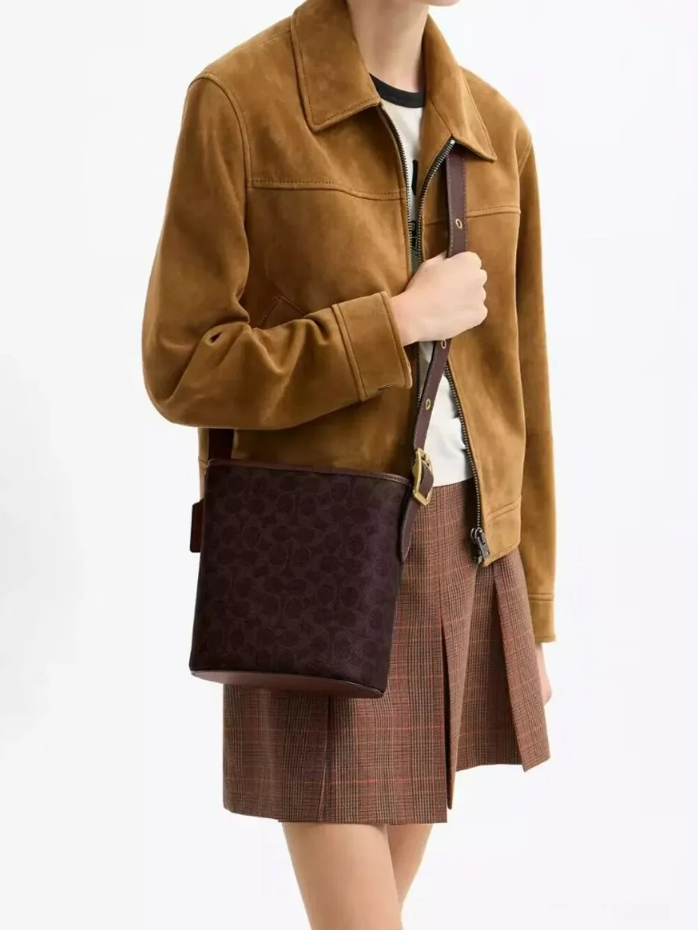 coach Bleecker Bucket Bag 21 In Signature Canvas ccx06